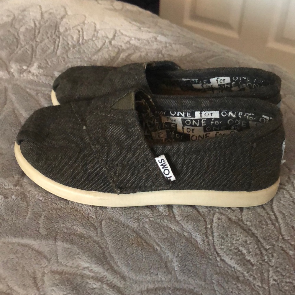 Toms - size T9